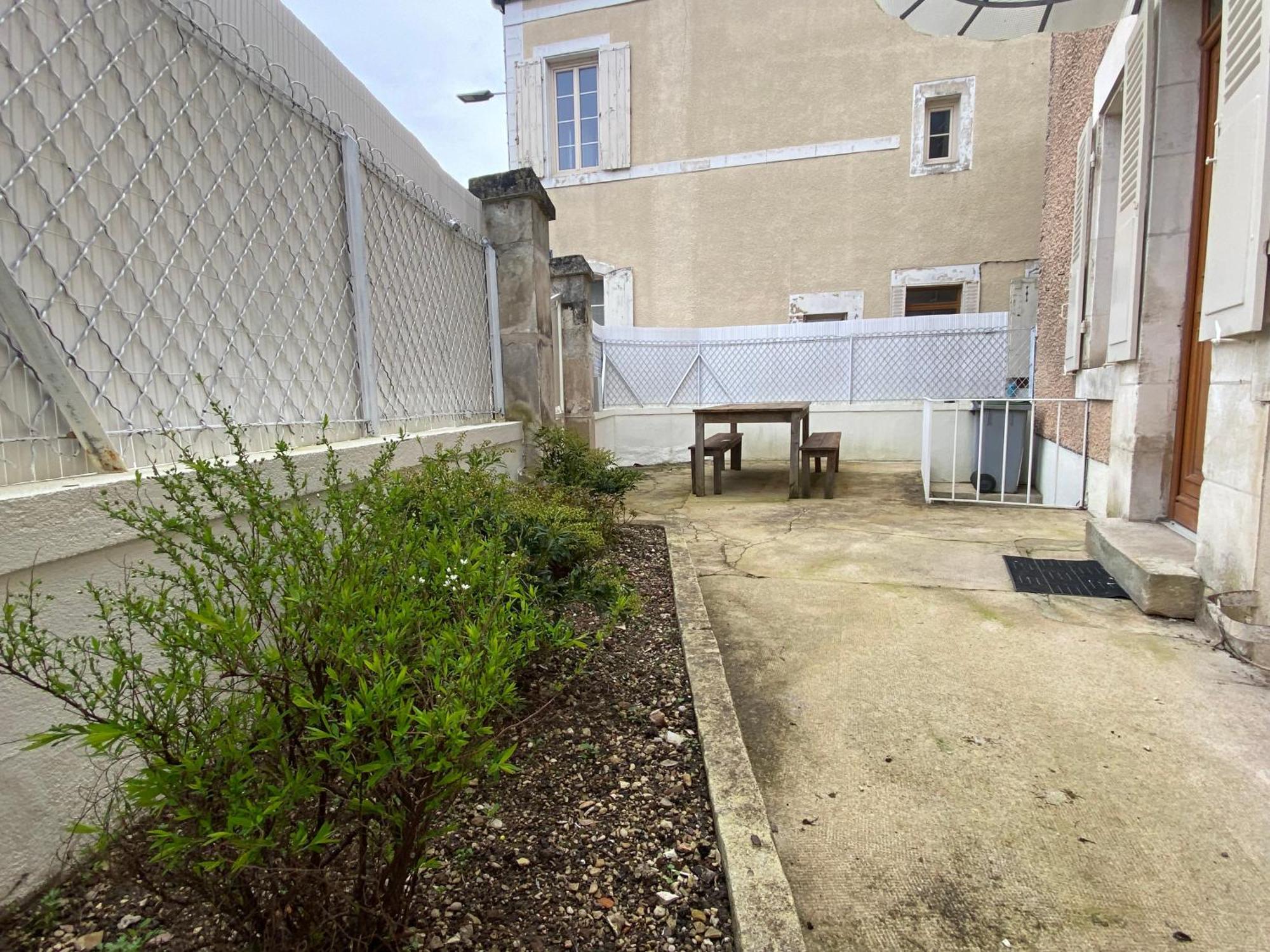 Vila Maison Au Centre De Tanlay Exteriér fotografie
